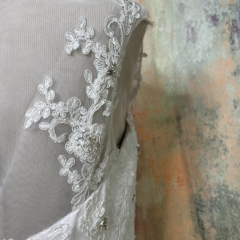 📌 JJs House Princess Wedding Gown, Tulle, Lace and Beading, Sleeveless - Picture 10 of 16